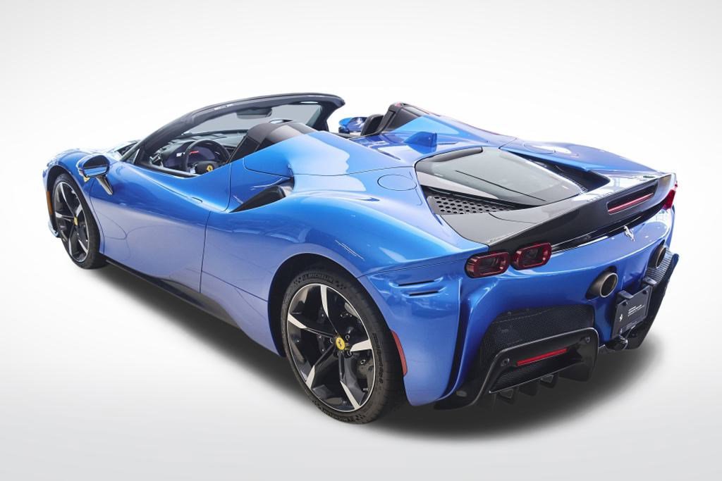 Used 2023 Ferrari SF90 Spider image 3