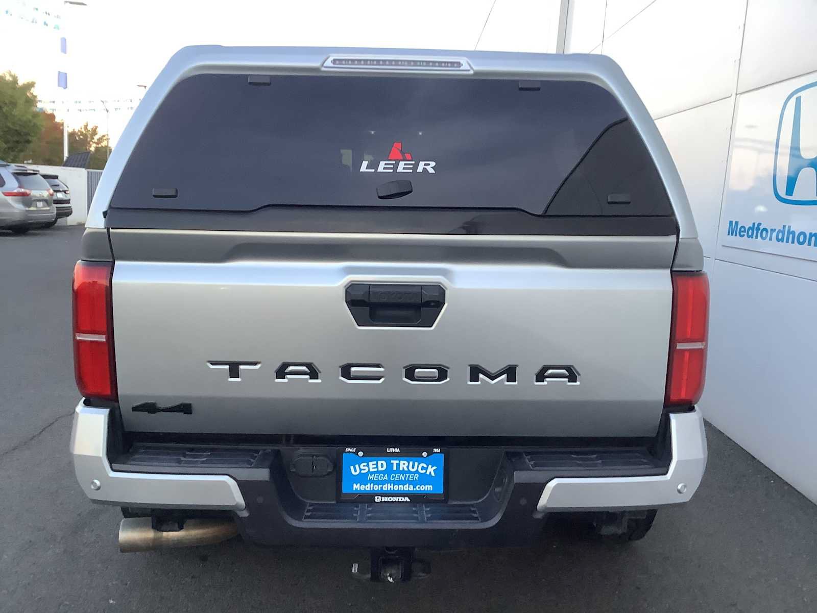 Used 2024 Toyota Tacoma SR5 AWD/4WD image 5