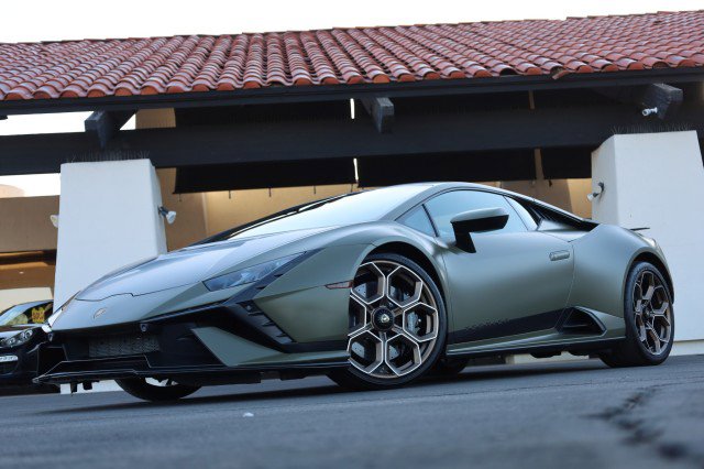 Used 2023 Lamborghini Huracan Tecnica RWD image 3