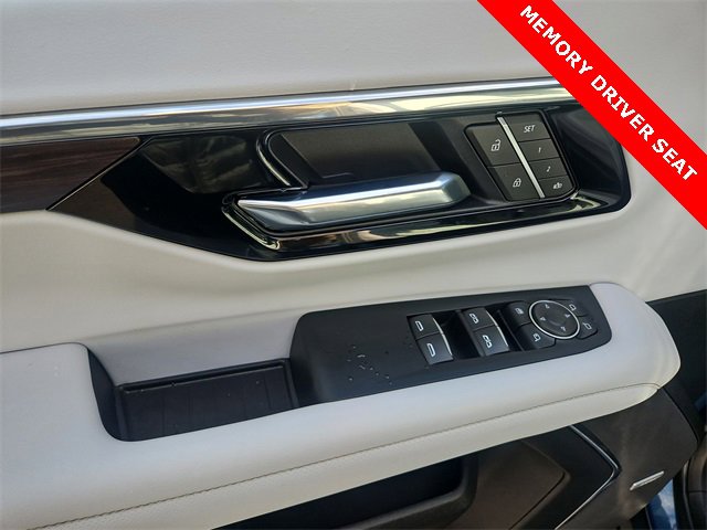 Certified 2025 Chevrolet Suburban Premier image 24