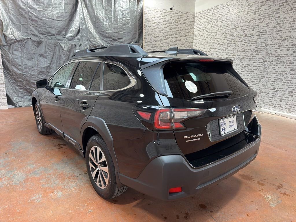 Used 2023 Subaru Outback Premium image 5