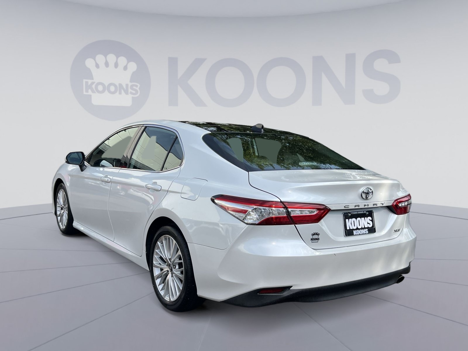Used 2020 Toyota Camry XLE FWD image 4
