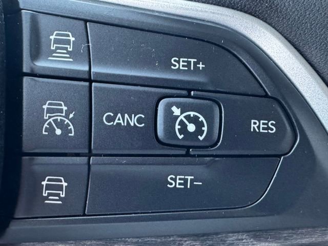 Used 2023 Jeep Grand Cherokee L Limited AWD/4WD image 33