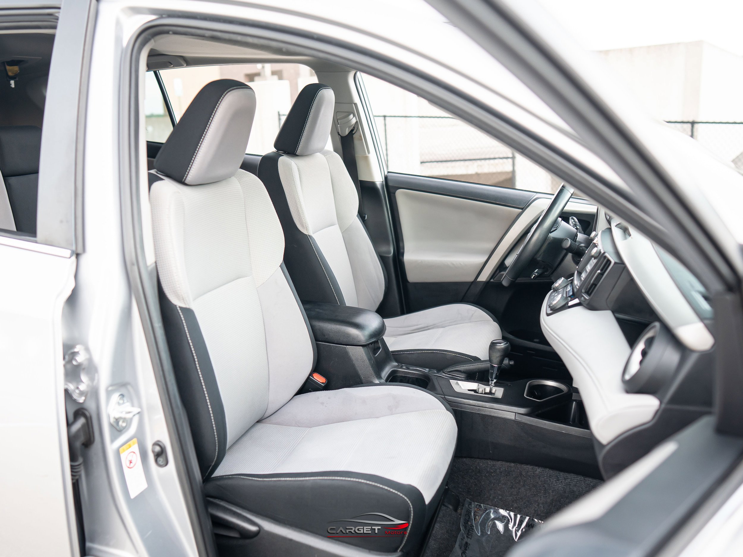 Used 2016 Toyota RAV4 XLE AWD/4WD image 16