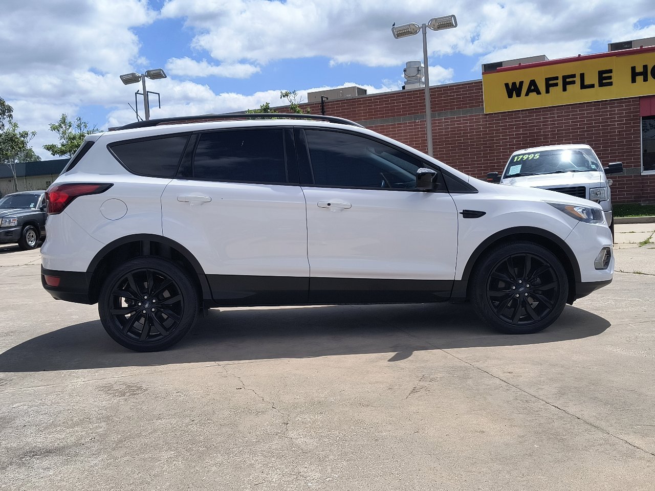 Used 2019 Ford Escape SE image 9