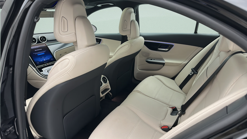 Used 2025 Mercedes-Benz C 300 4MATIC Sedan image 9