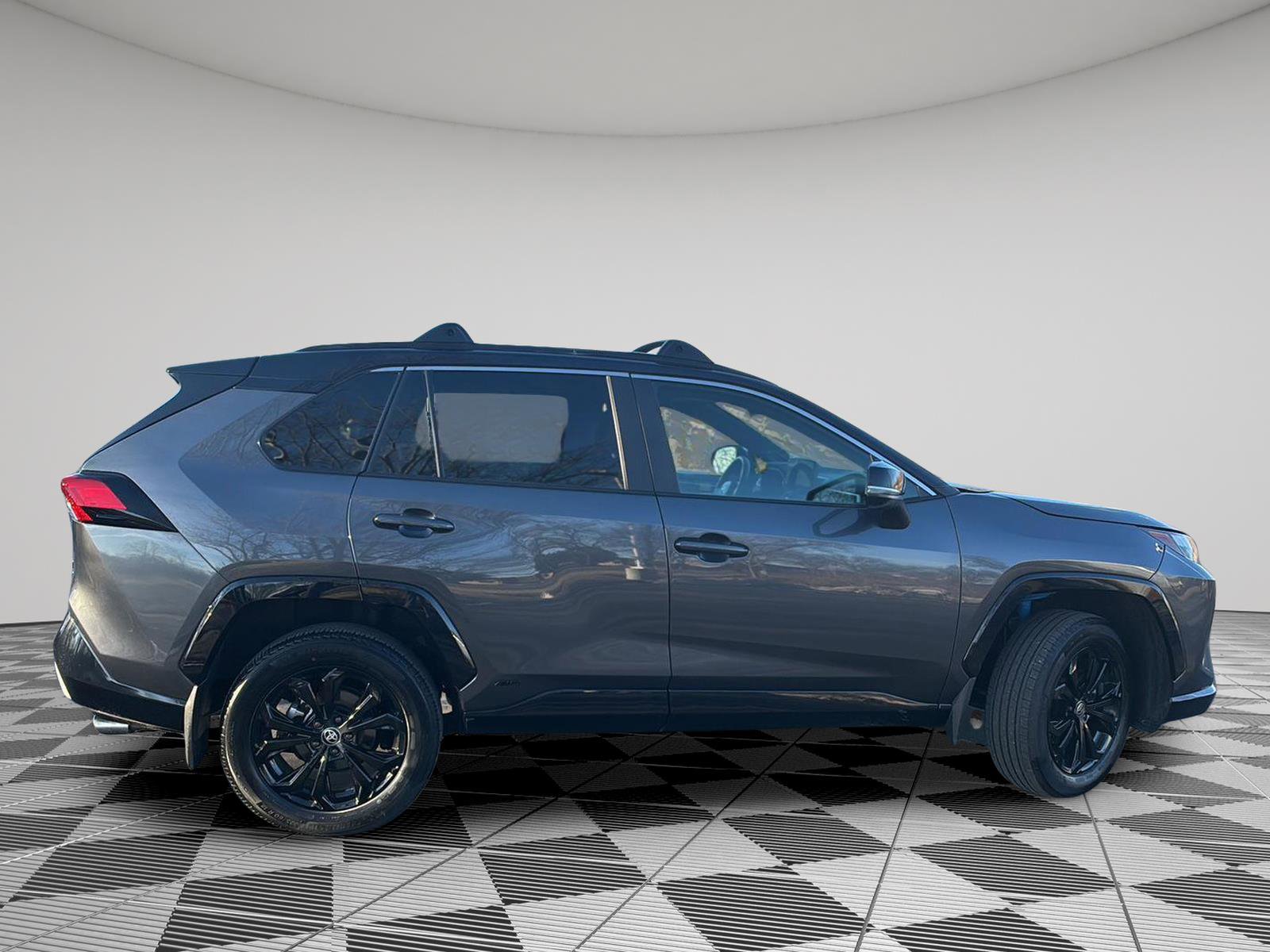 Used 2025 Toyota RAV4 XSE w/ Advanced Technology Package image 18