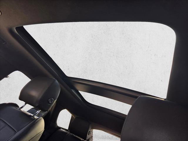 Used 2023 Land Rover Range Rover Evoque R-Dynamic SE image 16