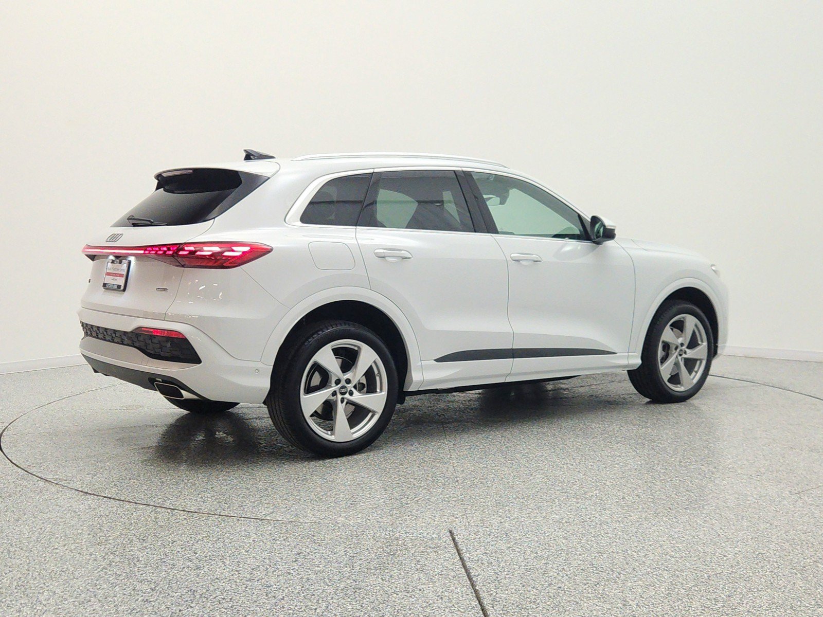 Used 2025 Audi Q5 Premium Plus w/ Premium Plus AWD/4WD image 5