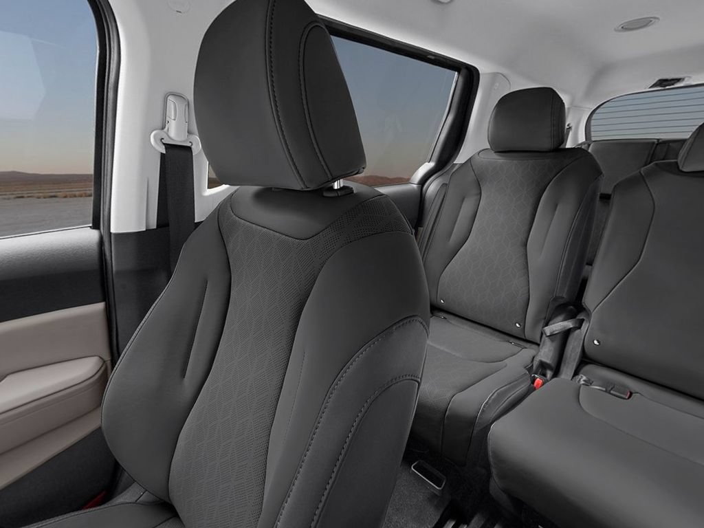 New 2026 Kia Carnival FWD image 28