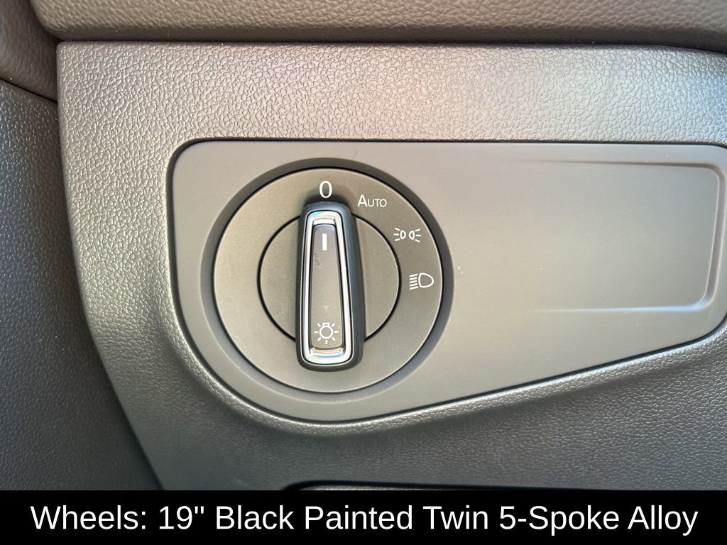 Certified 2024 Volkswagen Tiguan SE R-Line image 25