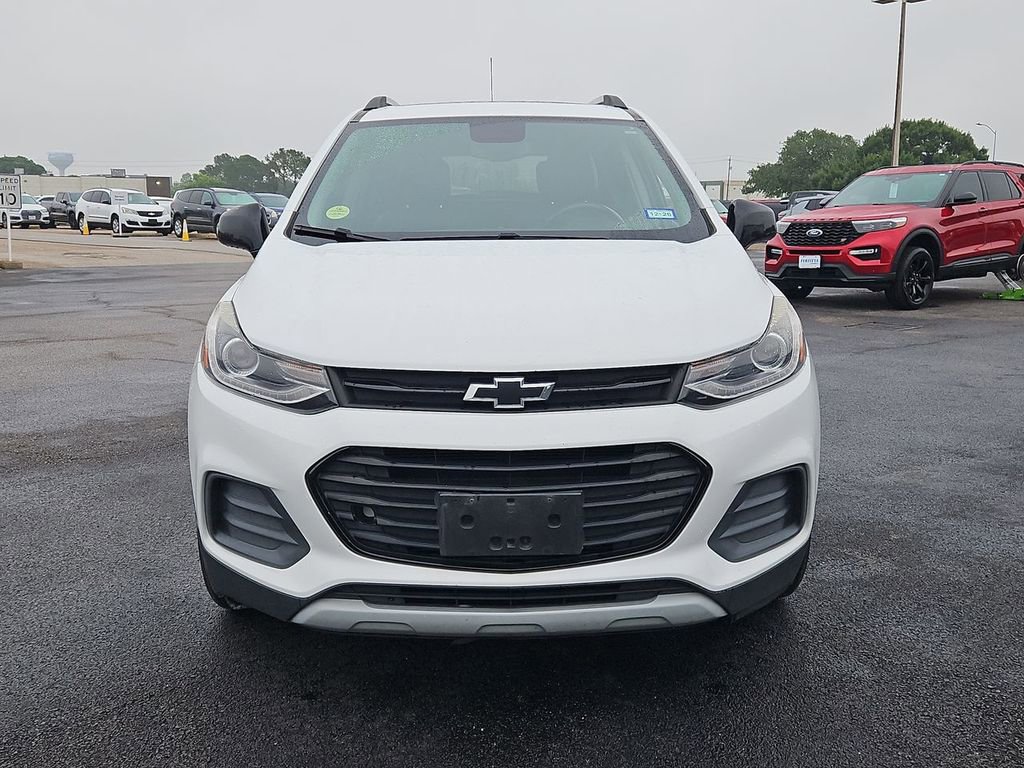 Used 2020 Chevrolet Trax LT w/ Sun & Sound Package FWD image 9