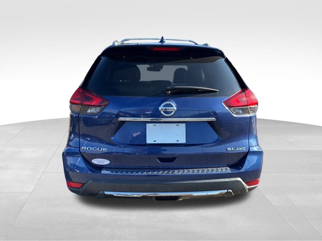 Used 2017 Nissan Rogue SL w/ SL Premium Package image 4