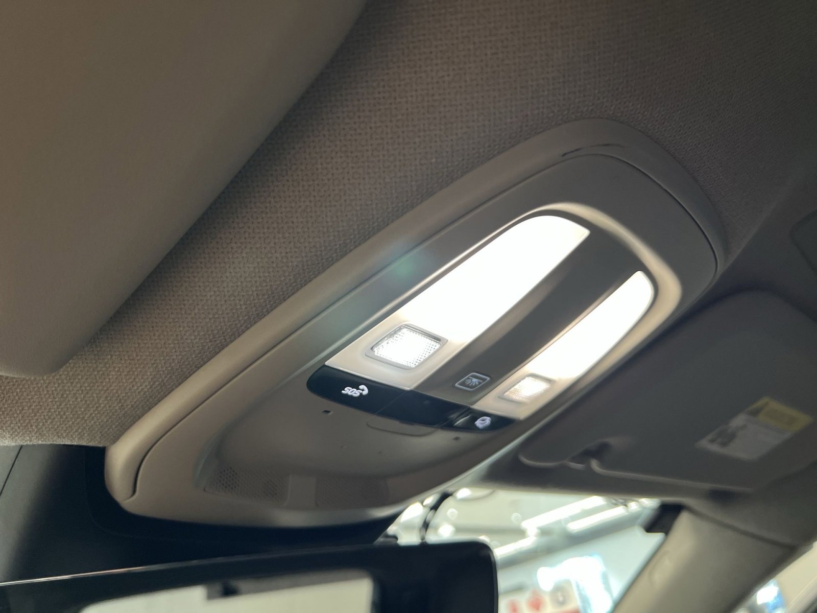 Used 2024 Volvo XC40 B5 Core w/ Climate Package image 31