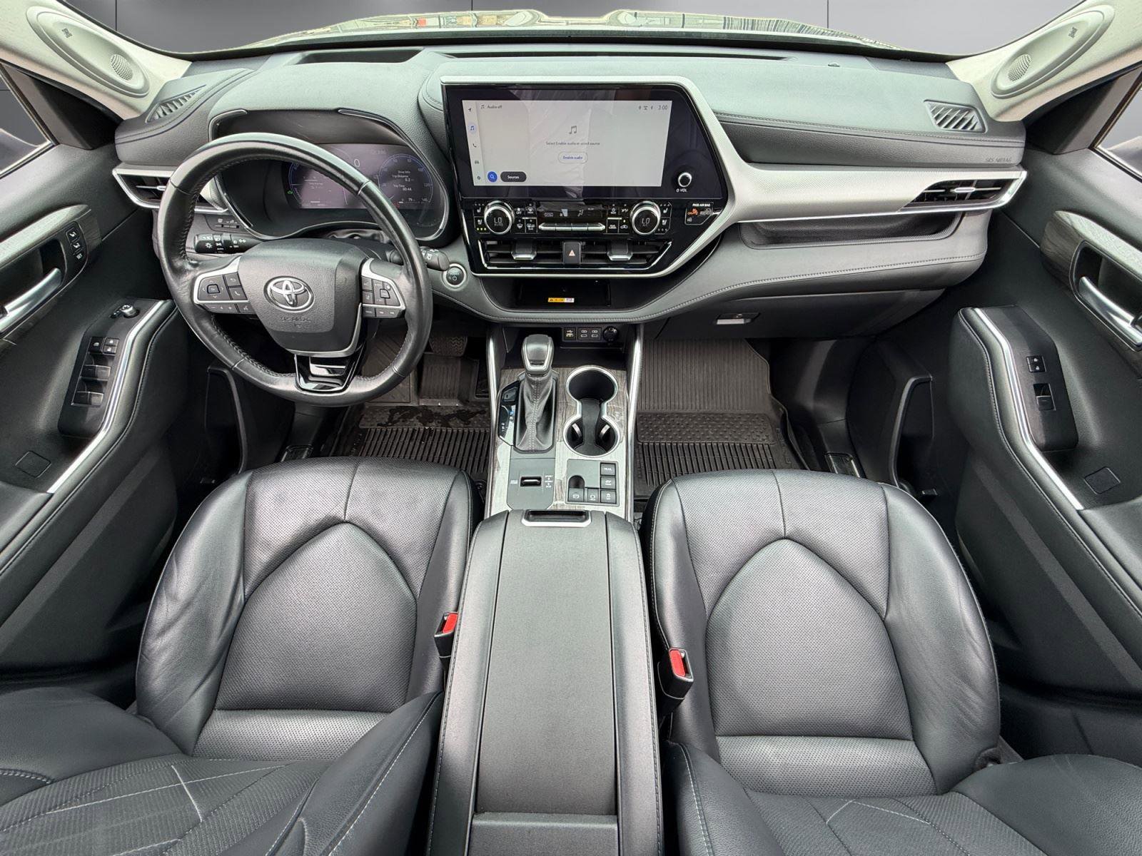Used 2024 Toyota Highlander Platinum image 12