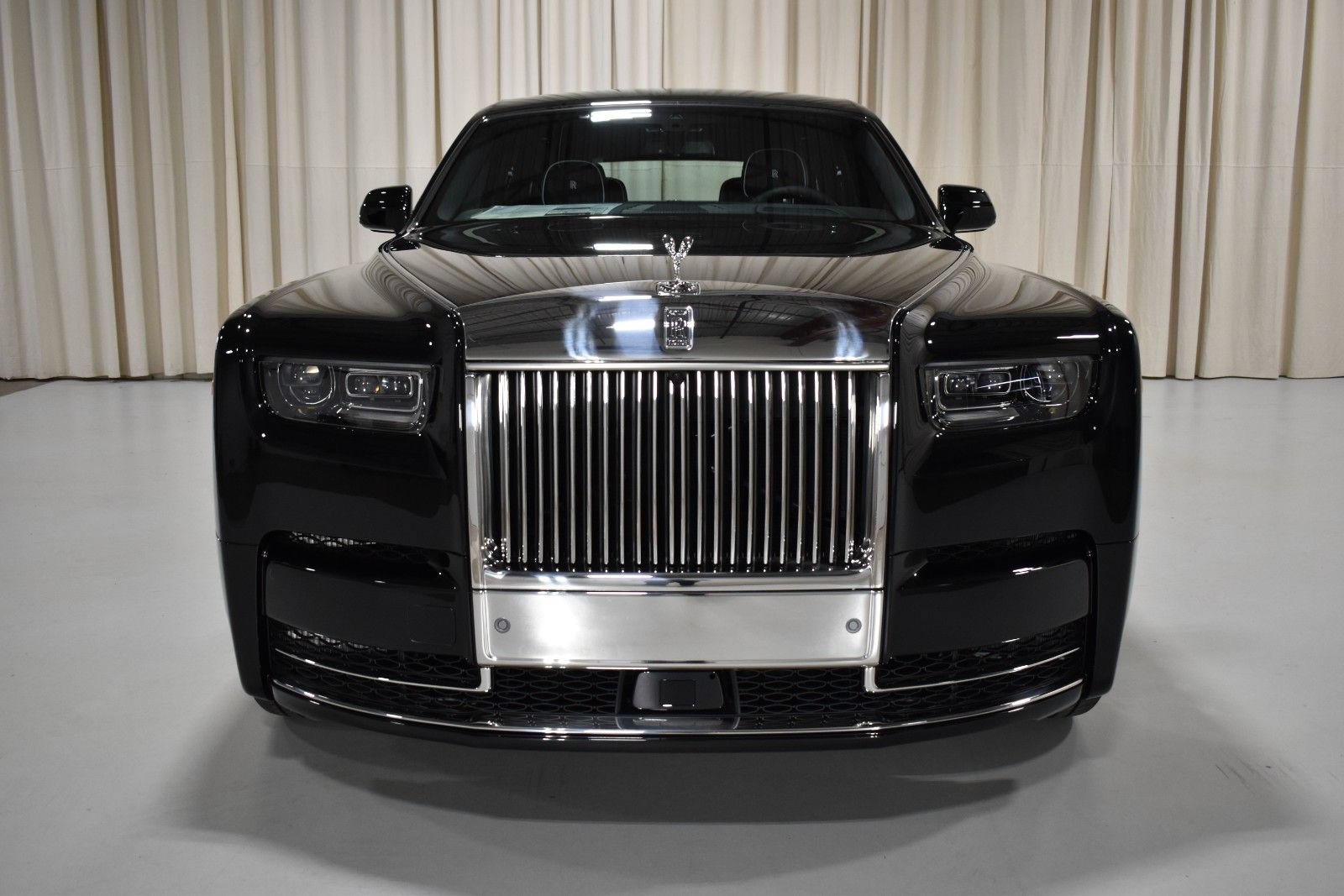 New 2027 Rolls-Royce Phantom Sedan RWD image 8