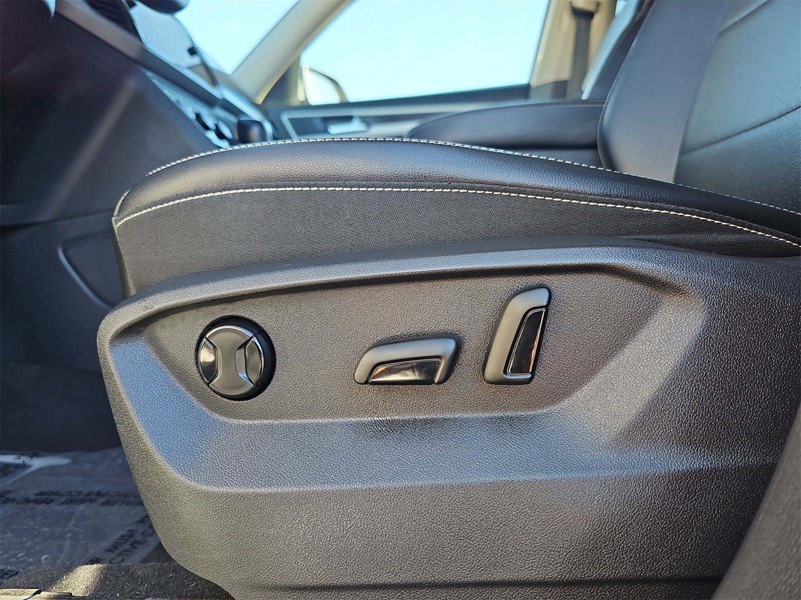 Used 2022 Volkswagen Atlas SE image 32