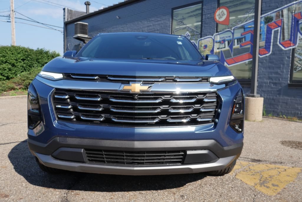 New 2026 Chevrolet Equinox LT w/ Convenience Package II AWD/4WD image 2