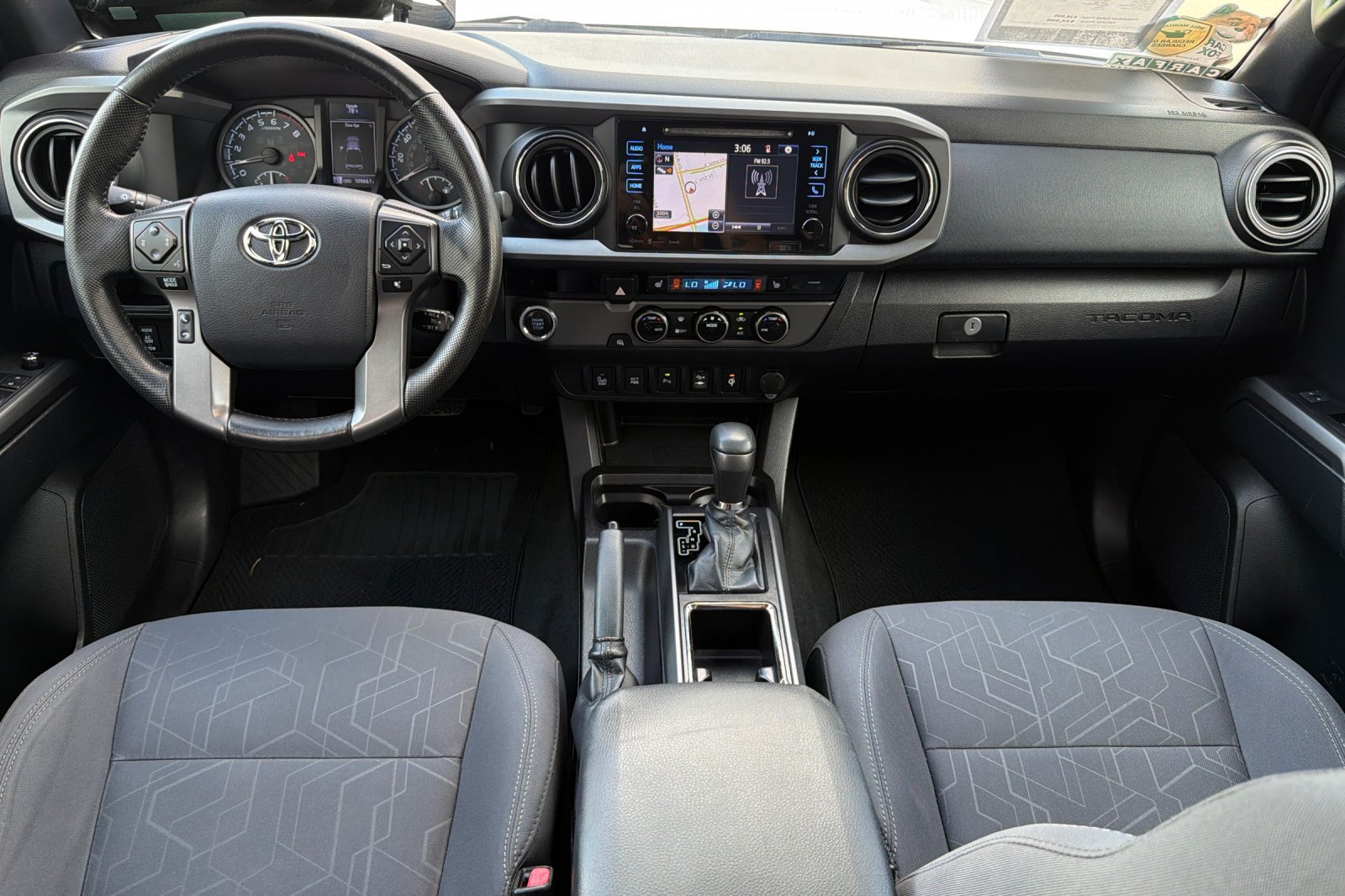 Used 2016 Toyota Tacoma TRD Sport w/ Premium & Technology Package RWD image 13