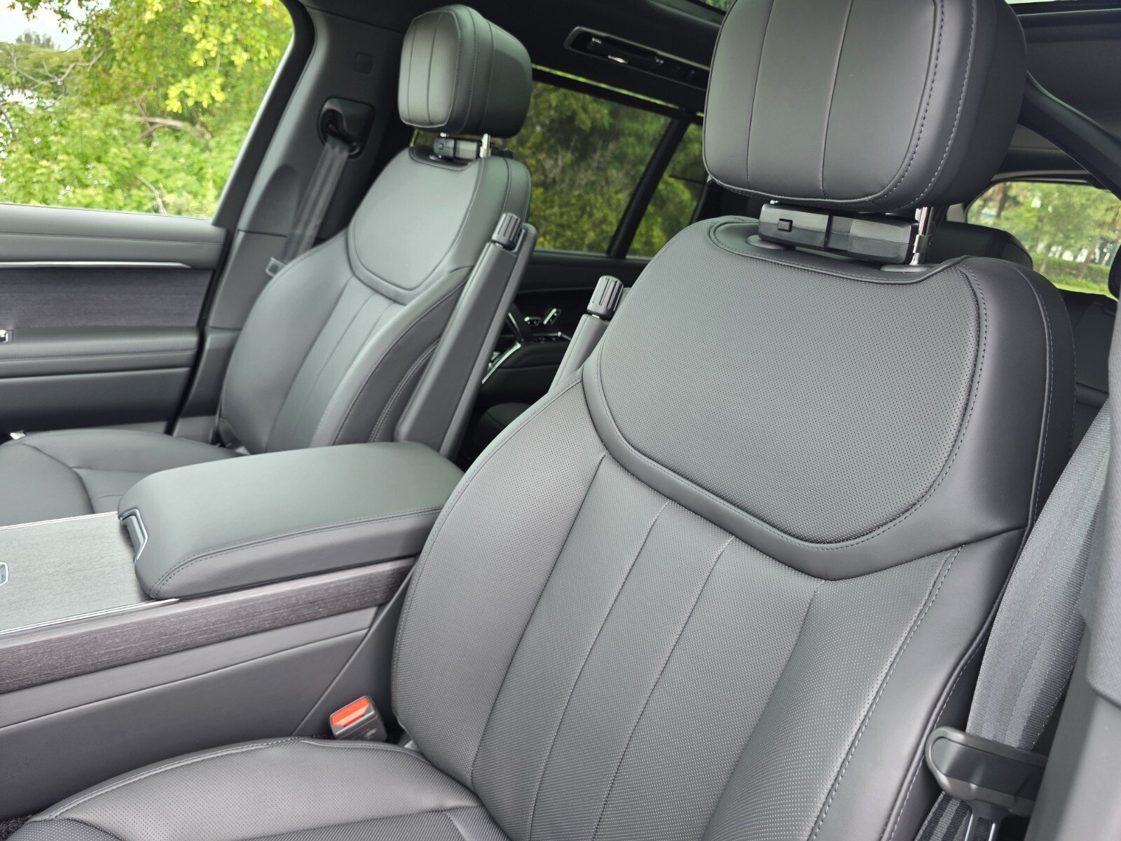 New 2026 Land Rover Range Rover Long Wheelbase SE AWD/4WD image 12