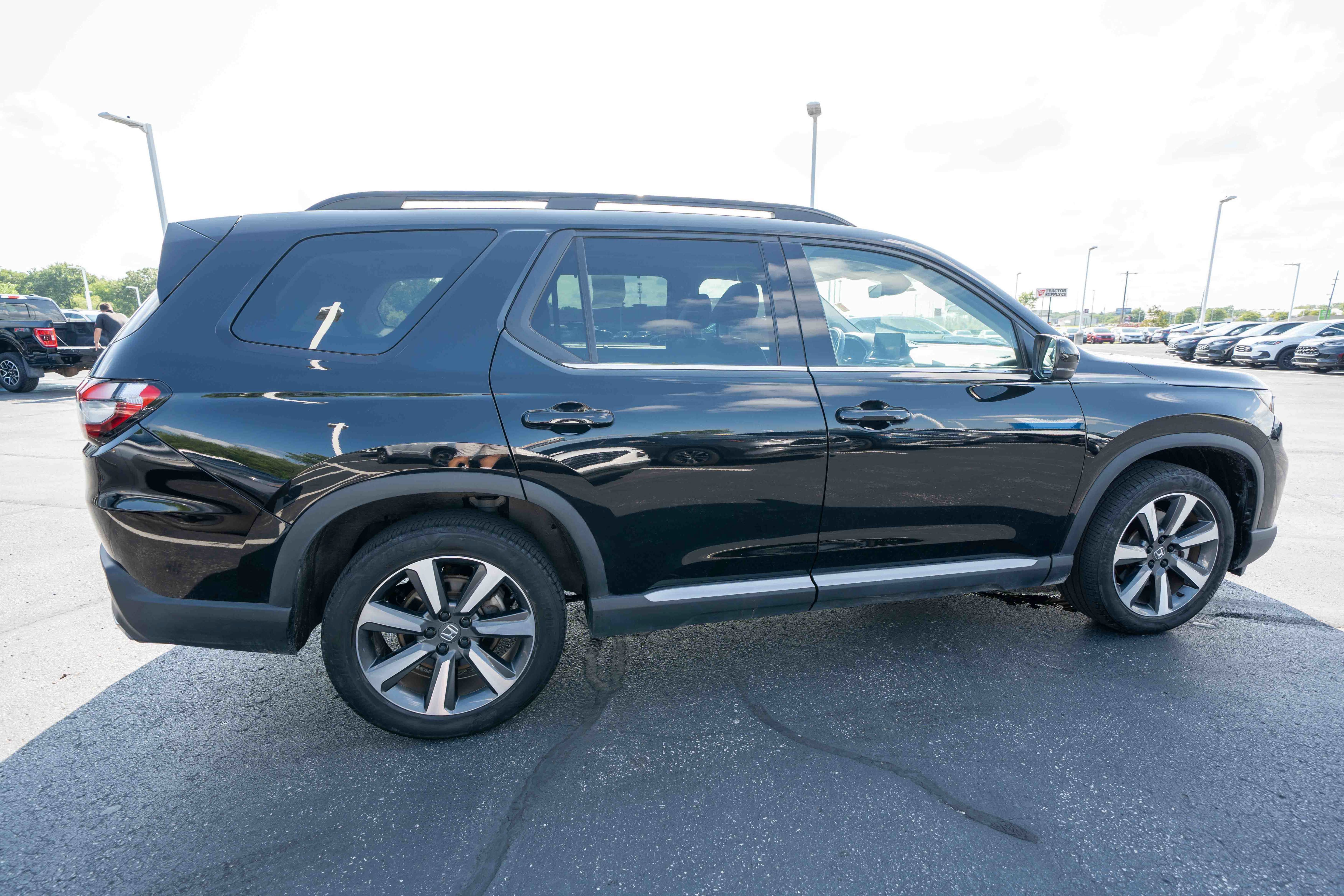 Used 2024 Honda Pilot Touring image 6