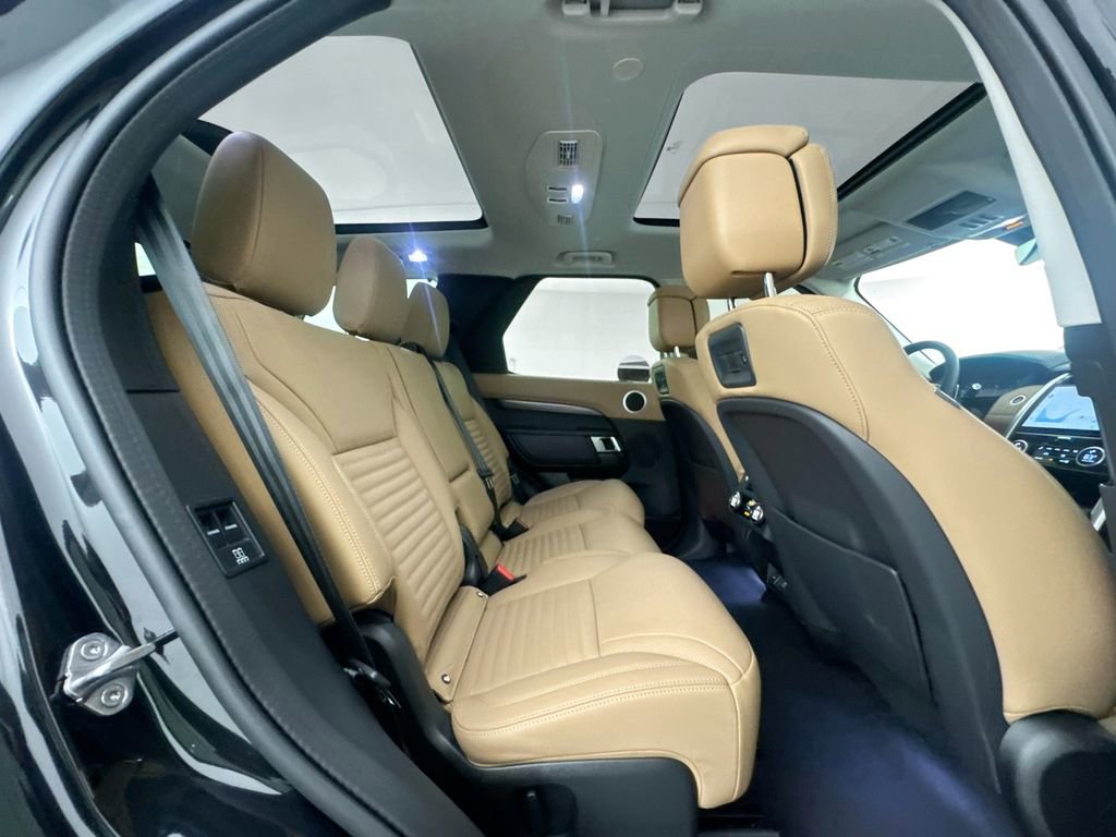 Certified 2025 Land Rover Discovery Metropolitan Edition image 27