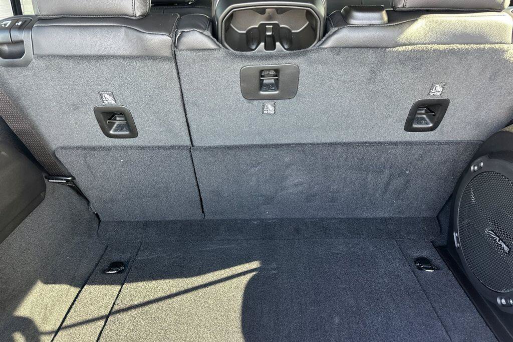 New 2026 Jeep Wrangler Unlimited Sahara AWD/4WD image 15