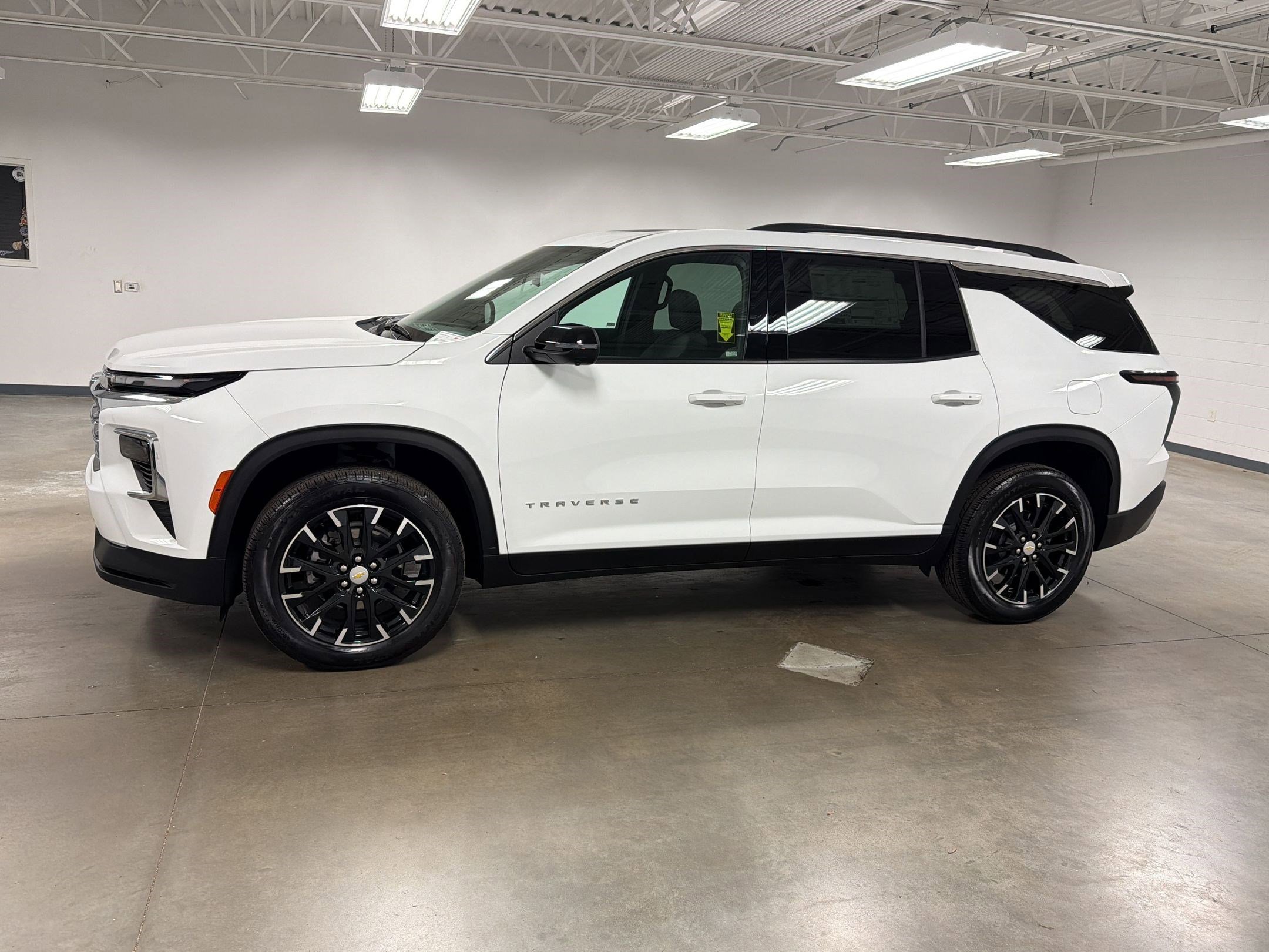 New 2026 Chevrolet Traverse LT w/ Sun and Wheel Package image 2
