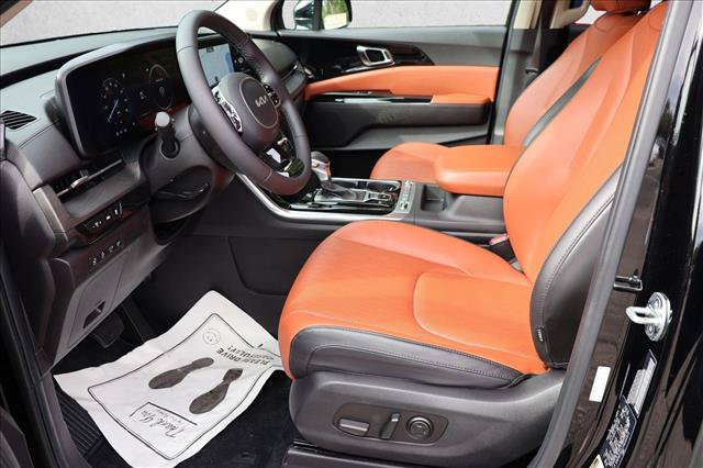 Used 2023 Kia Carnival SX FWD image 11