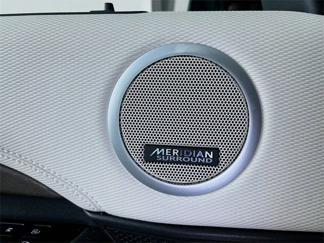Certified 2023 Land Rover Discovery Metropolitan Edition image 21