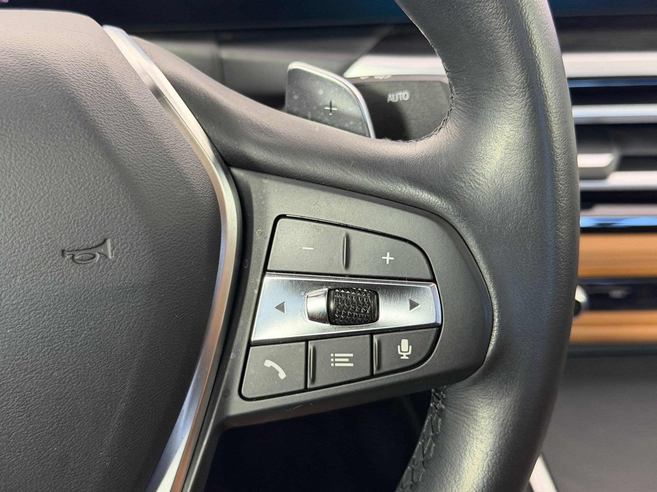 Used 2023 BMW 330i Sedan w/ Premium Package image 28