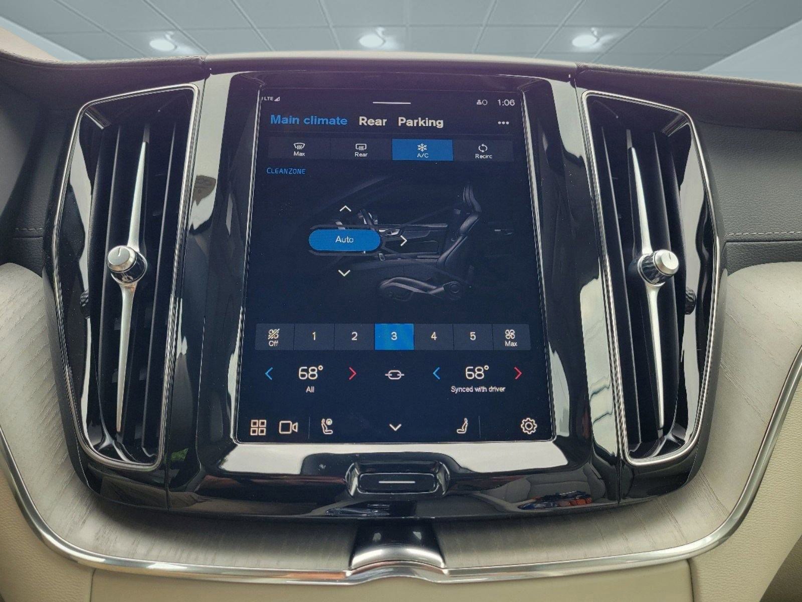 New 2024 Volvo XC60 B5 Ultimate w/ Protection Package Premier AWD/4WD image 34