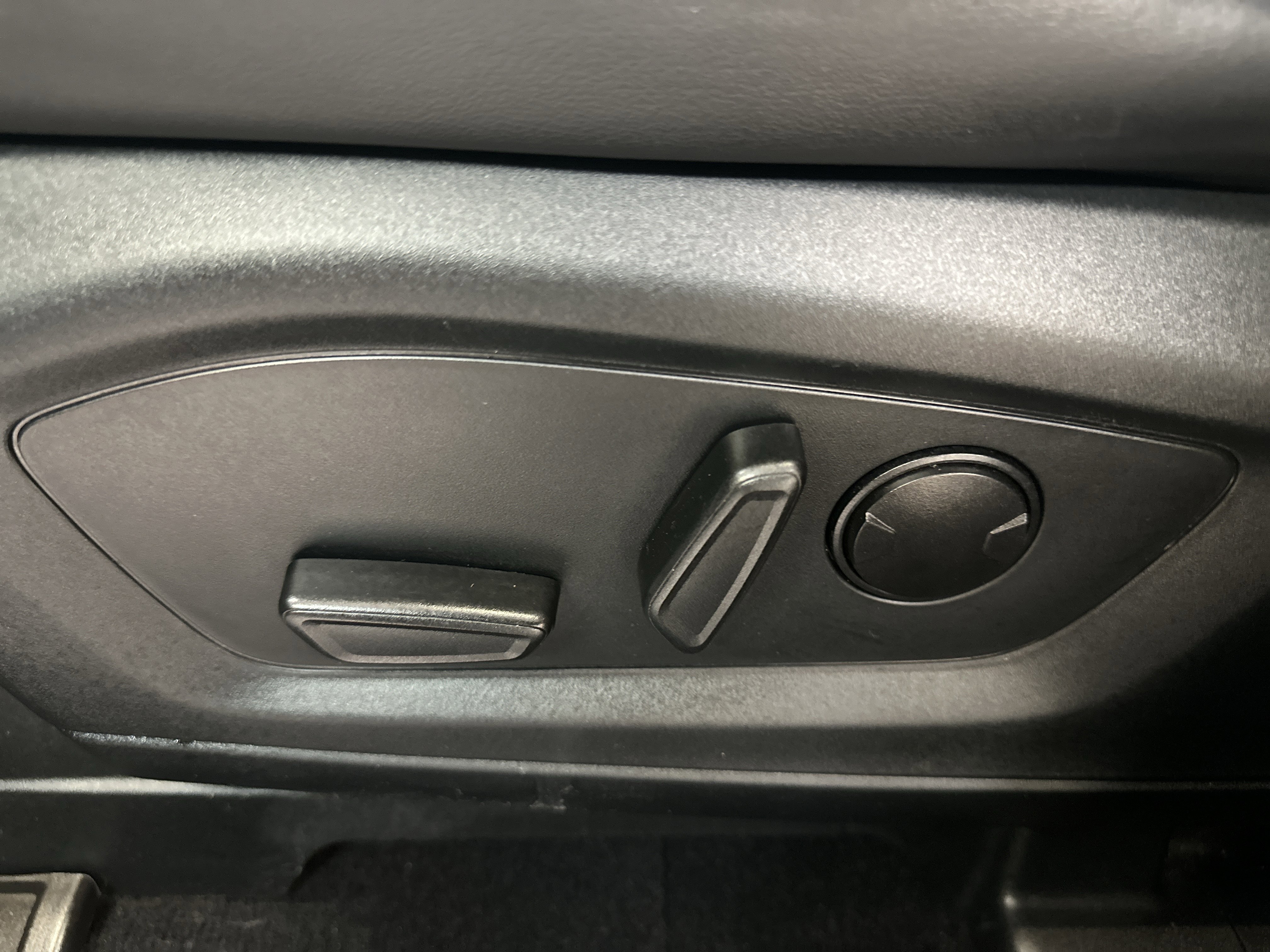 Used 2023 Ford Explorer XLT w/ Equipment Group 202A image 23