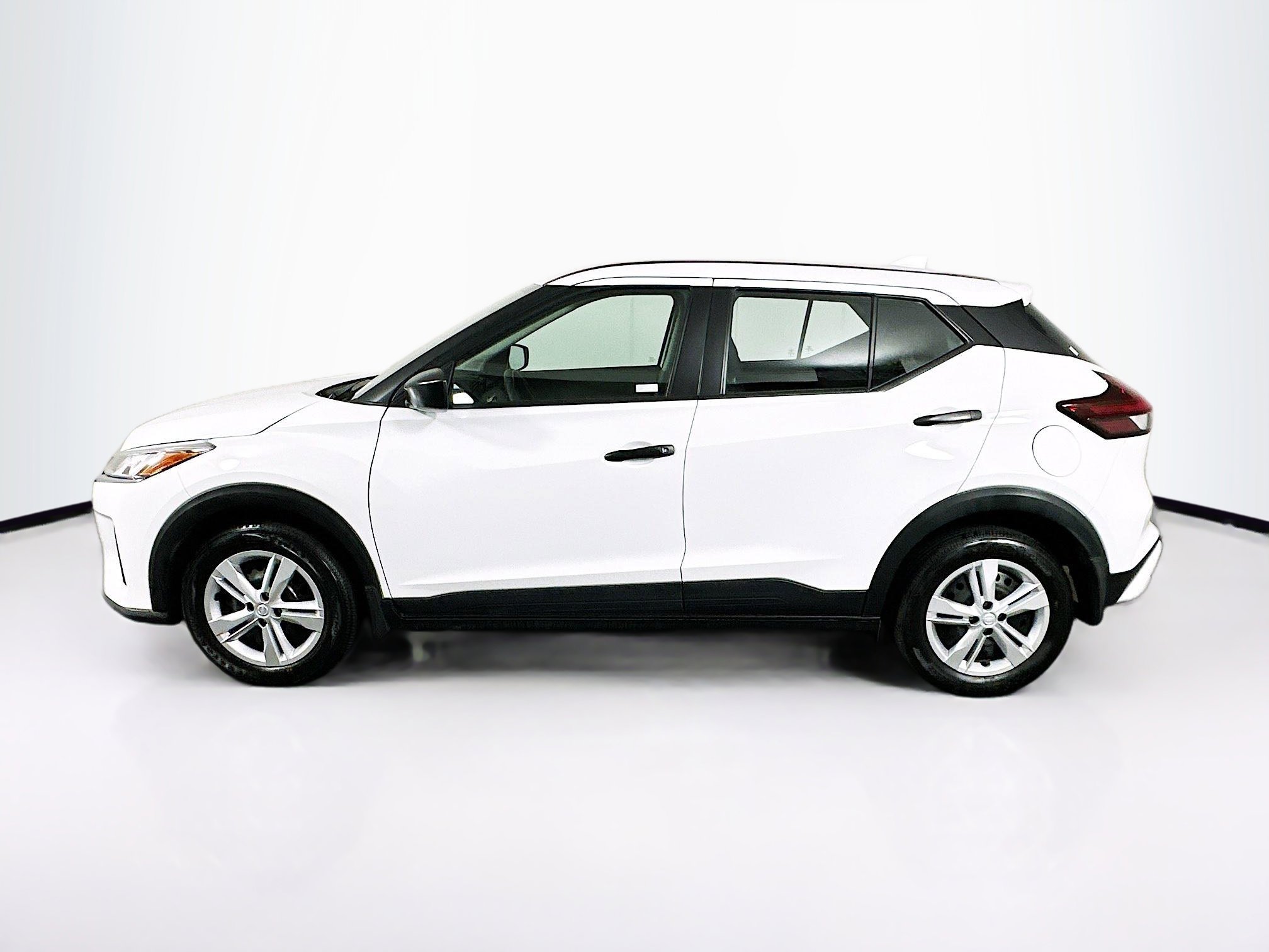 Used 2024 Nissan Kicks S image 4