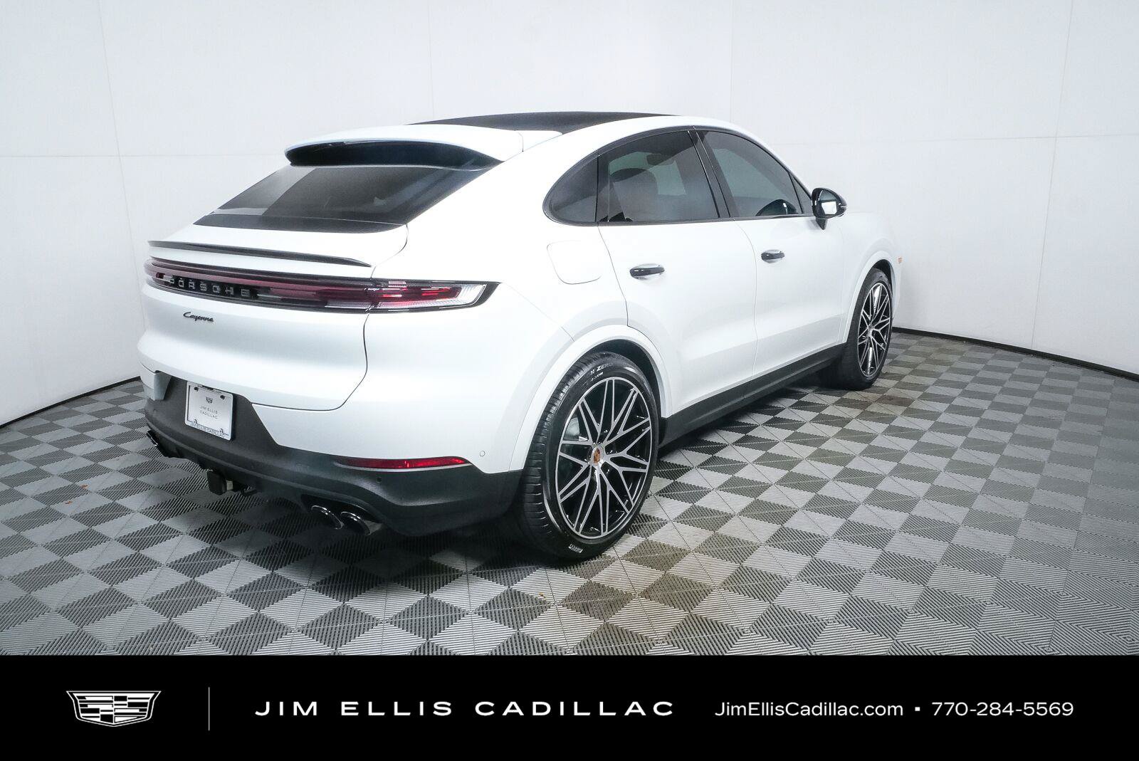 Used 2026 Porsche Cayenne Coupe AWD/4WD image 3