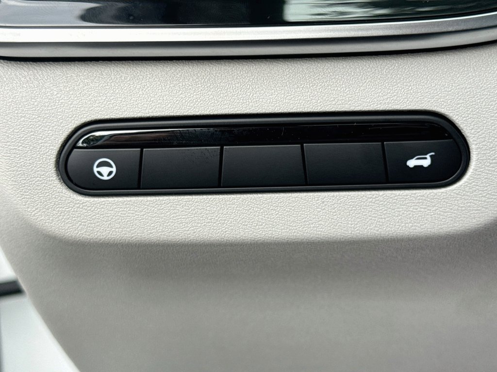 Used 2027 INFINITI QX60 Luxe w/ Cargo Package FWD image 11