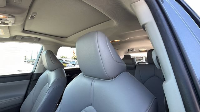 Used 2022 Toyota Highlander XLE AWD/4WD image 22