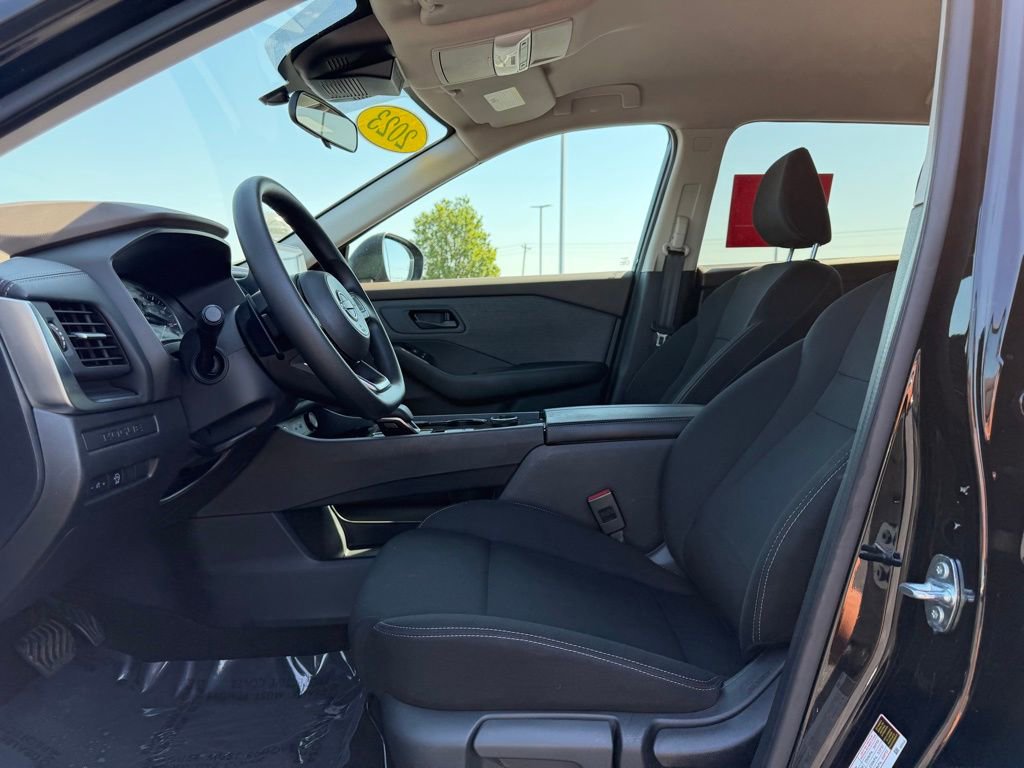 Used 2023 Nissan Rogue S AWD/4WD image 12