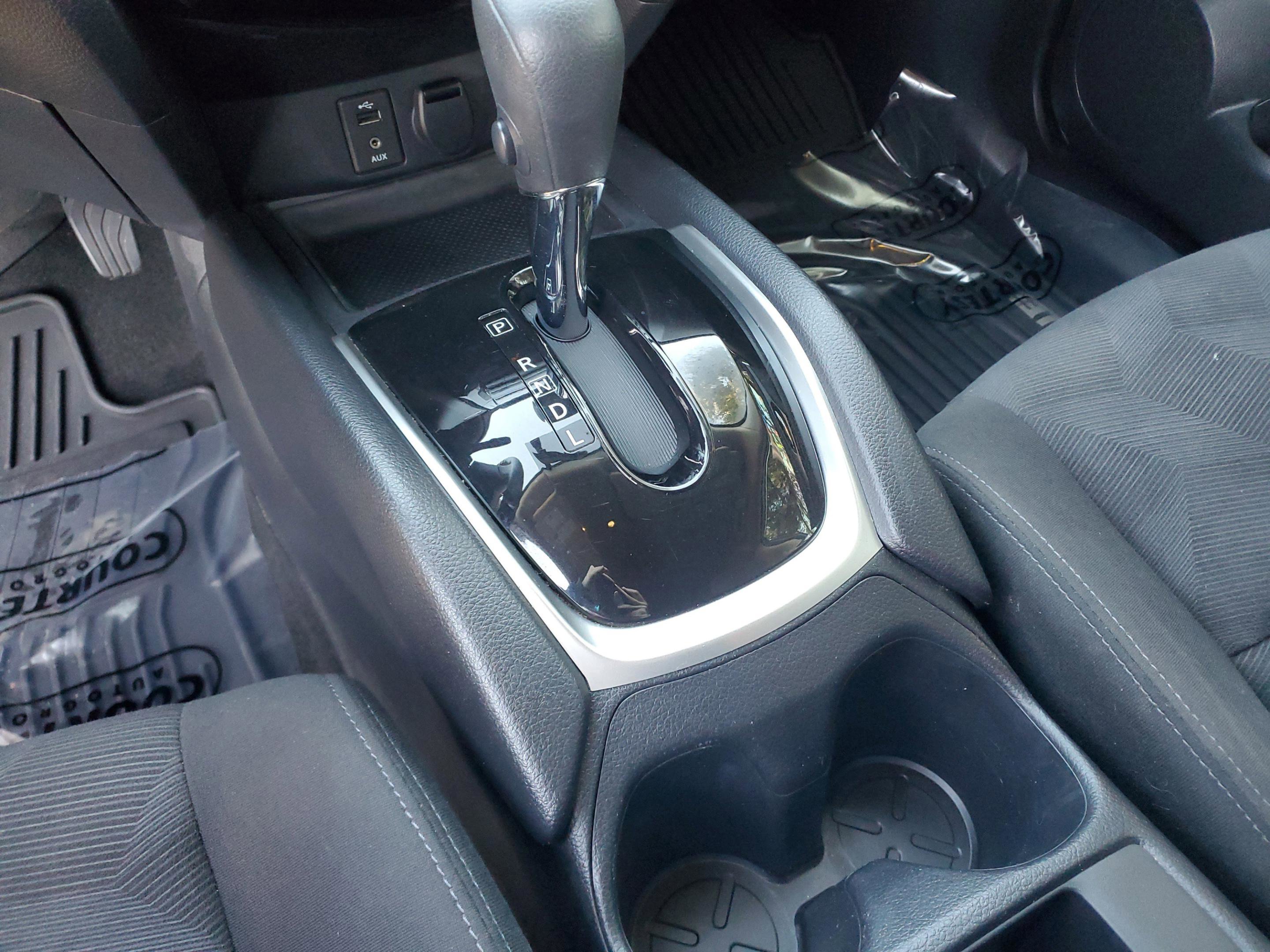 Used 2016 Nissan Rogue SV image 26