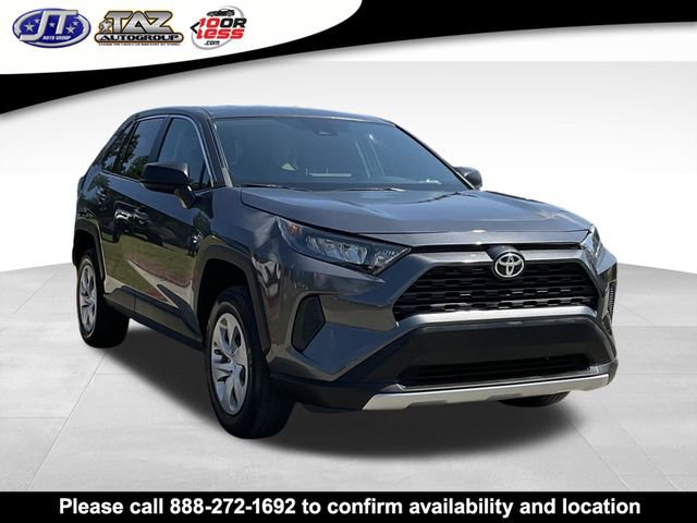 Used 2022 Toyota RAV4 LE image 1