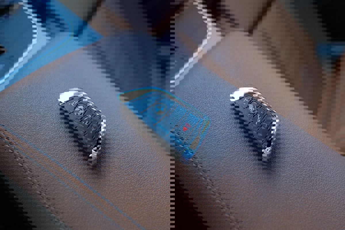 Used 2020 BMW 330i Sedan w/ M Sport Package image 9