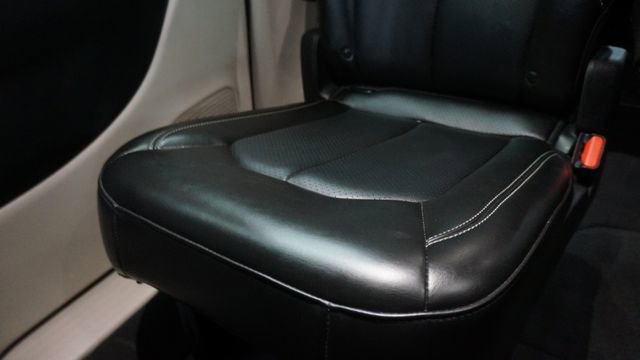 Used 2024 Chrysler Pacifica Touring-L image 59