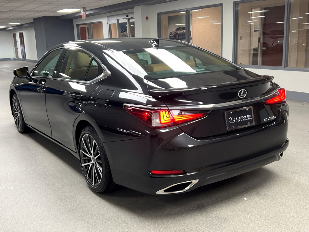 New 2025 Lexus ES 350 w/ Premium Package image 5