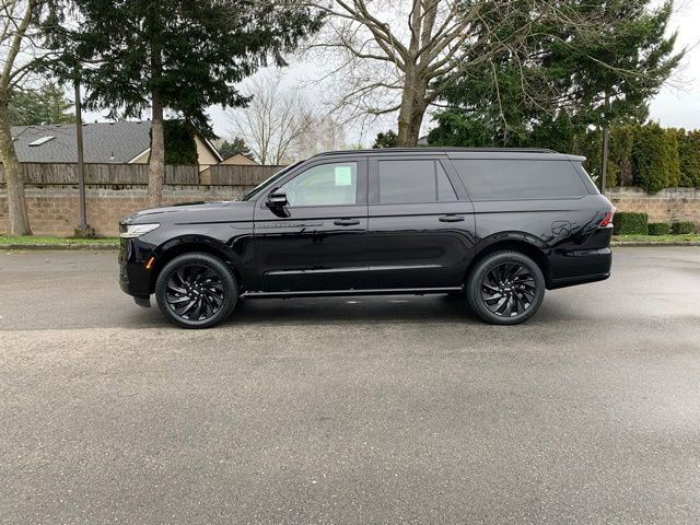 New 2026 Lincoln Navigator L Reserve w/ Jet Appearance Package image 2