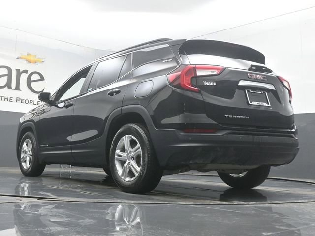 Used 2023 GMC Terrain SLE w/ Driver Convenience Package image 5