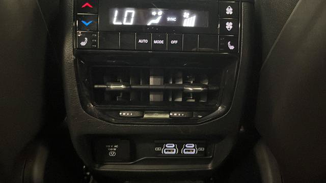 Used 2024 Jeep Grand Cherokee L Limited w/ Luxury Tech Group II AWD/4WD image 36