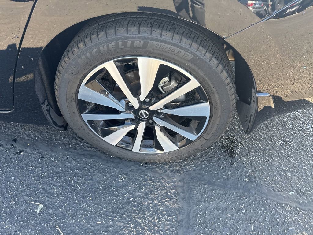 Used 2024 Nissan Sentra SV w/ SV Premium Package image 17