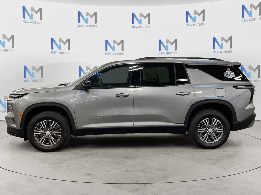 Used 2026 Chevrolet Traverse LT w/ Driver Confidence Package AWD/4WD image 2