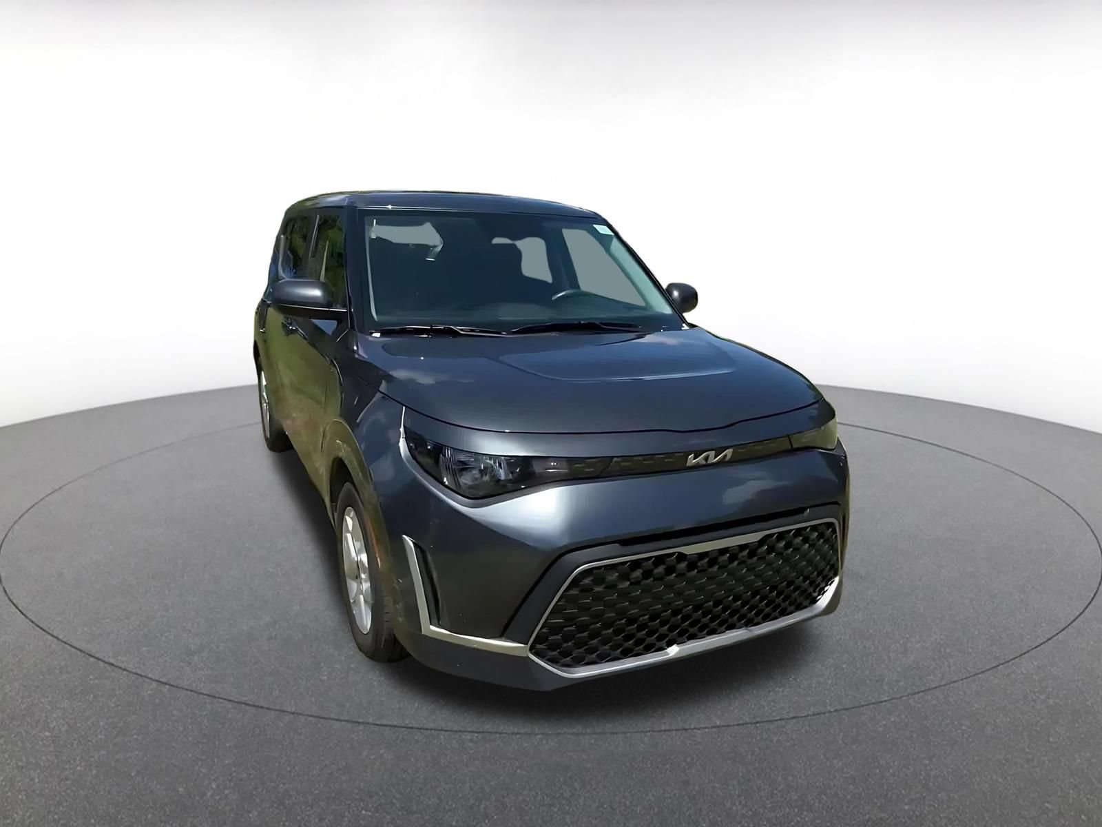 Used 2025 Kia Soul LX w/ LX Technology Package FWD image 3