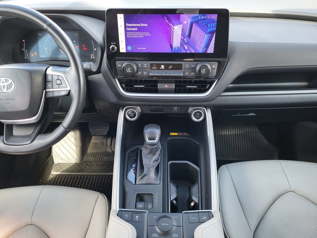 Used 2024 Toyota Grand Highlander AWD image 21